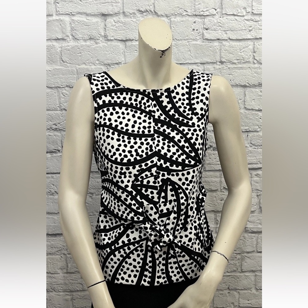 ANN TAYLOR BLACK & WHITE GEOMETRIC PRINT SLEEVELESS TOP SIZE XS